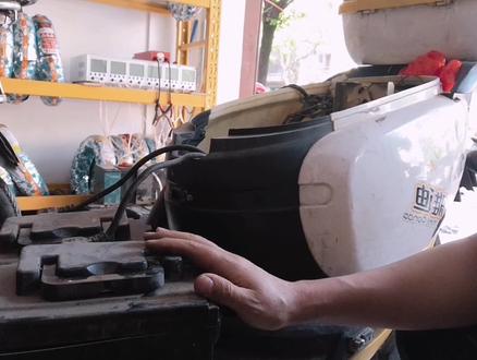 电动车全车灯光不亮,喇叭不响,拆线讲解可以行驶的原因。