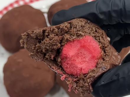 全国可邮❗️🇰🇷爆火迪拜巧克力曲奇终于吃上啦
#抖音美食创作者 #顺德甜品 #Evasweet #迪拜巧克力 #烘焙