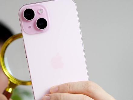 新iPhone15到手必做设置❗安全好用+新功能
iPhone15跟iPhone15Pro,大家都拿到手了吗?今天小离来教小伙伴们新iPhone的设置,让手机更加安全好用,顺便开启iOS17更新的一些新功能!
1. 隐私安全设置
2. 电池健康设置
3. 屏幕显示设置
4. 通知提醒设置
下期更新iPhone验机攻略,我们不见不散~
#iphone #数码科技 #iphone15上手测评 #分享iphone实用技巧 #iPhone15
