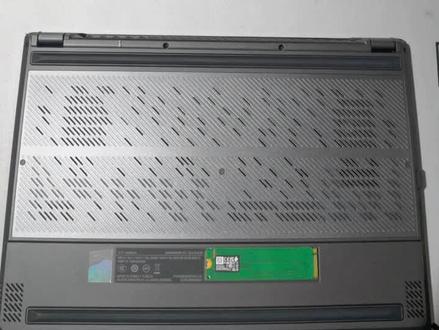 华硕ROG 万家国度
幻14笔记本加装内存和固态硬盘教程