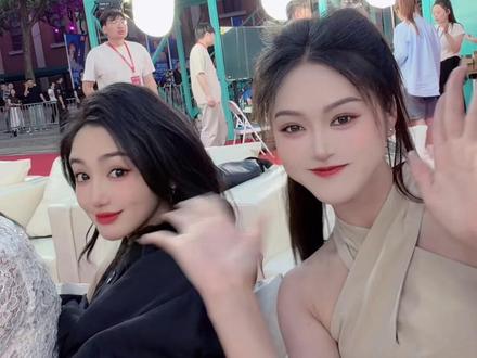 哥哥姐姐们期待已久女神的周年庆典活动将在6月1-2号每天晚上六点⏰正式与大家见面啦!在江苏飞马水城的家人们快来啊~^_^#杨雯梓 #杨雯梓周年庆 #江苏@杨雯梓6月1-2号周年庆典 @杨雯梓【生活号】是幻影哥小宝贝 @黛玉💃生活号(杨雯梓团队)