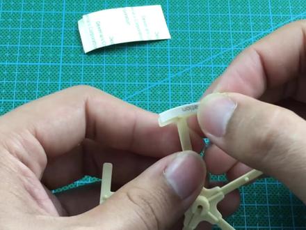 快速组装一只风吹就能用双足行走的机械怪兽