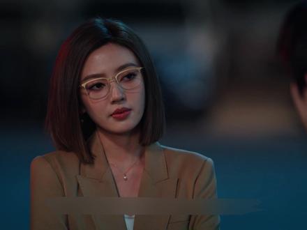 代驾接单遇前老板,戴面具都躲不过翻车 #电视剧年少有为 #被年少有为的喜感控制住了