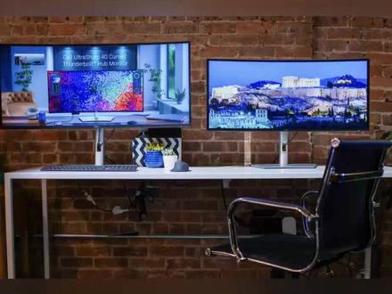 戴尔推出 40 英寸 120Hz 5K 显示器 据小白一键重装系统网站报道,戴尔宣布将在 CES 2024 上展示一款全新 UltraSharp 显示器 - 40 英寸 U4025QW 曲面屏型号。
据戴尔介绍,这是“首款获得五星级眼部舒适度认证的 40 英寸 5K 机型”(意为 TUV 莱茵认证)。 更准确地说,它的分辨率为5120×2160像素,显示器基于39.7英寸10位LG Display面板,采用IPS Black技术。
制造商声称静态对比度为2000:1,峰值亮度为600尼特,色域为99% DCI-P3。 该显示器拥有 VESA DisplayHDR 600 认证,并为 HDR 内容提供局部背光调光。 全分辨率下的最大刷新率为 120 Hz。
除了 HDMI 2.1 和 DisplayPort 1.4 之外,该显示器还可以通过 Thunderbolt 4 接收视频信号,支持对连接的设备同时充电 (140 W),非常适合用作笔记本电脑的第二个显示器。 制造商还指出了 2.5 Gbps 以太网连接器的存在。
此外,戴尔还发布了一款较小的型号,即34英寸U3425WE。 它的分辨率为 3440×1440 像素,基本特性相同——IPS 黑科技、2000:1 对比度、120 Hz 频率等。两款型号均将于 2 月底上市,其中 U4025QW 售价为 2,400 美元, U3425WE 售价 1,020 美元。