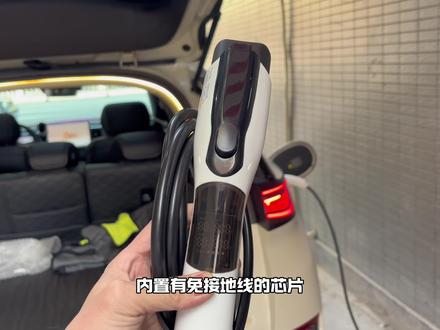 没有充电桩安装条件,原厂送的随车充又太慢了,又要方便充电,可以用这个3.5千瓦随车充,不仅充电速度快,还有多重安全防护功能,免接地线,平时放车上非常方便#比亚迪 #比亚迪宋pro #比亚迪秦plus #比亚迪海狮06 #比亚迪汉dmi