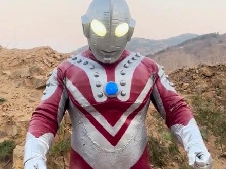 无敌的佐菲又倒下了!#奥特曼 #童年回忆 #cos #手工