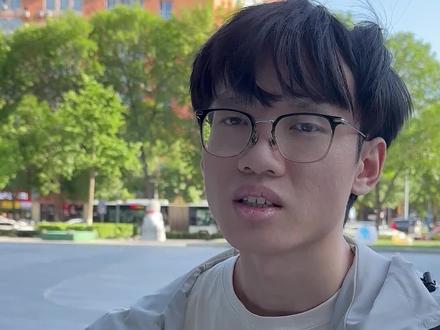 6月7日(报道),来自直播班的清华博士⑥考出709分的曾楷徽对高考生说:“吃好睡好!当成一场普通考试”