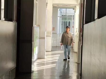 “她们给了我生命,想看看能送她们到什么样的舞台!”第15次送考前夕,张桂梅老师的“碎碎念”,令人动容。#2025高考加油 #张桂梅 #女高 #榜样的力量张桂梅