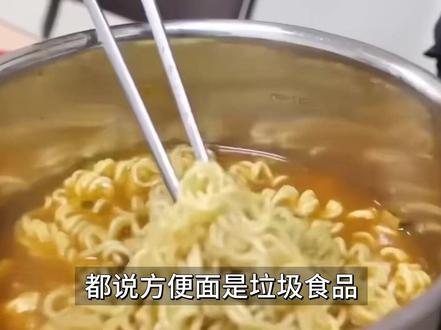 方便面又不是军粮,为啥救灾食品中总出现?真相远比你想的简单#军事科普 #军事科技 #大国博弈 #人文星闪耀计划 #内容启发搜索