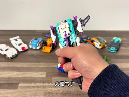 布鲁可变形金刚积木车都出第二弹了,真好玩 布鲁可变形金刚积木车第二弹,还能合体,太好玩啦~#布鲁可积木人 #变形金刚 #抖音ACG新春会 #开年高燃 #菜花不是花