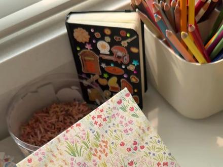 丙烯马克笔翻翻乐☺️庆祝坚持画完了一个本子🎊🎉 #丙烯马克笔 #画画 #翻翻乐 #治愈系插画 #零基础学画画