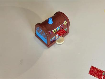 肯德基联动海绵宝宝,蟹堡王发牌机#肯德基 #海绵宝宝 #蟹堡王 #扑克牌 #自动发牌器