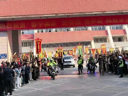 外地游客苦等两小时,就为了看普宁春节最热闹最有年味的英歌巡游 #普宁英歌 #潮汕年味 #看英歌到普宁