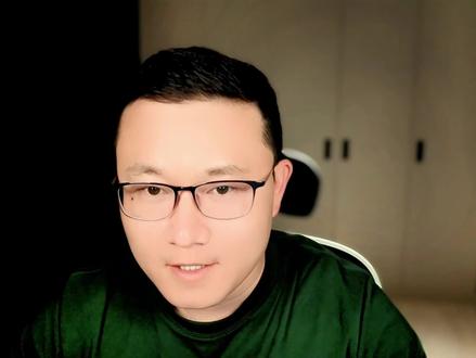 AI 时代嵌入式工程师该怎么学 很多人学了三个月寄存器,AI 三十秒就配完了。那三个月到底学到了什么?
配寄存器·不是底层。底层是总线矩阵、DMA、cache、中断、链接器、编译原理。
学习的本质是抽象——一个东西出现在你面前,第一句话不该是"怎么用",应该是"它在解决什么问题"。
AI 时代有句话我特别认同:你的能力,要和 AI 形成夹角。AI 最强的地方 不是你最该用力的地方。
MIT 2025 年的脑电图研究:用 ChatGPT 写文章的人·大脑神经连接最弱。微软同年另一份研究:对 AI 信心越高·批判性思维下降越明显。
别让 AI 替你想——这是你和 AI 之间 最关键的一道边界。
#嵌入式 #单片机 #C语言 #STM32 #Linux