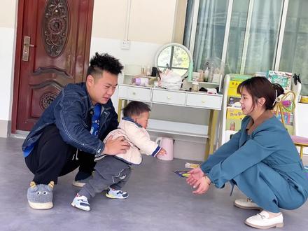 姨姨们,小十一会走路啦!