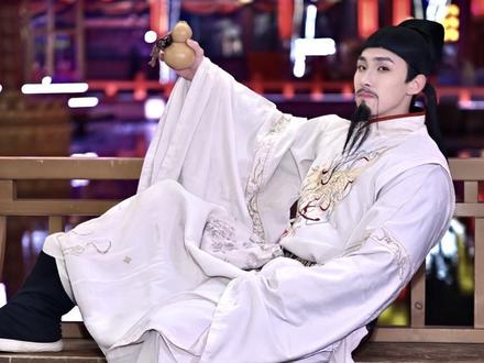 河头老街 李白 / 唐山街拍 #给陌生人拍照 #街拍 #河头老街 #李白 #河头老街来了个真李白