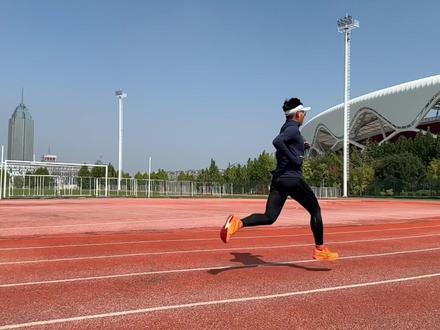 细节满满,做工不错——海尔斯km3#跑鞋推荐 #海尔斯 #碳板跑鞋 #跑鞋测评 #跑步时的一股暖流