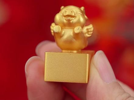 可刻字定制的生肖印章,送孩子,朋友,家人/生日礼物,成人礼 这枚小小的生肖印章,藏着独一份的仪式感✨
可刻名字与期许,送给即将成年的孩子、重要的朋友,或是给家人一份专属纪念。
一笔一划,把祝福刻进时光里,成为可以珍藏一辈子的礼物。#生日礼物 #成人礼 #印章定制 #生肖印章 #学生礼物