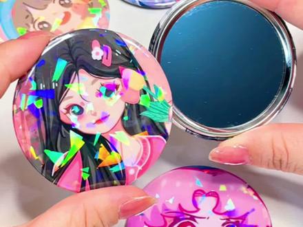 把粉丝头像做成徽章小镜子,贴上镭射纸超好看!#手工diy #徽章 #少女心 #挂件 #创意手工
