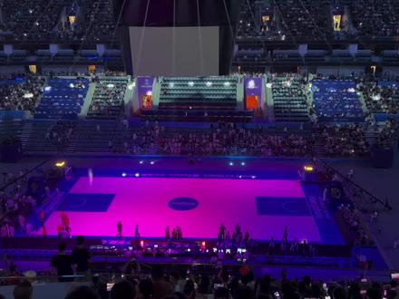 #杭州亚运会 #燃爆全场 #奥体中心 #神级现场 中国vs蒙古🏀
花一份钱看两场比赛,第一场日本打卡塔尔,全场为卡塔尔欢呼。接着就是主角登场。说实话中国队流畅性不如日本。还有王哲林要做好心理建设,现场嘘声有点大。
但最终赢了就好!