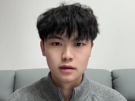 大家好,我是寻亲成功的彭聪聪,感谢大家这段时间对我的关注和喜欢,这个视频我早就应该发的,这几天一直在消化这个事情,没有及时的发出来,有很多朋友关心我是怎么被找到的,这里我统一回复一下,我是通过帽子叔叔先人脸识别技术筛选出来,然后再采血和爸爸妈妈做dna对比找到的,在这里我要特别感谢帽子叔叔一直跟进我的事件21年,以及宝贝回家的志愿者可可姐姐也找了我13年之久,这么多年很难想象老爸老妈是怎么过来的,真的太不容易了。我也是最近才知道我们这个群体的,也接触了很多正在找孩子的家长,他们真的特别不容易,我也特别心疼,在这里我也想告诉大家,如果对自己的身世有所怀疑的,可以到附近的派出所采血点录取dna,让寻找多年的父母可以早日上岸,早日安心,在这里也祝愿大家天天开心 越来越好 谢谢