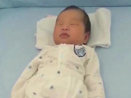 怀孕初期奉劝宝妈们少翘二郎腿🌚