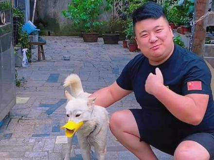 网络人物第二十二期 摸摸哥#摸摸哥 #狗狗 #网络人物