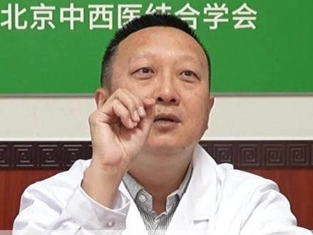 膝关节有了积液,我们是应该冷敷好还是热敷好呢?
#骨科蒋科卫 #骨科 #膝关节 #积液 #怎么办