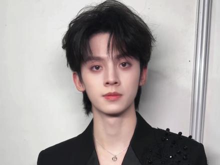 偶尔打扮打扮让你们看看小登高帧率时刻(拿奖🏆版) #TOP登陆少年组合 #新年有礼了 #春醒启新程 #夯