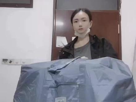 2025年11月7日立冬,也是我从立臻正式离职,昆山三个立臻我都干过,巴城这边是我干最短的时间,也是体验最累最差的一次,两个半月,身体抗不住了,3个月工期,只拿到一个月的差价,其它的都是同工同酬,算了不干了,这点钱和健康相比,不值得一提,如果你是我,让你干我线上的活,你会比我跑的还快,分分钟跑路,活累工资又低,坚持不了一点了,如果你不是能吃苦耐劳和被逼无奈缺钱的,就不要进厂了,出厂的那一刻彻底解放了,在厂里经历的苦累 心酸 委屈 生气 操心 压力 背锅 挨叼…所有的不开心都一笔勾销,最后以过来人的身份送给大家几句话,能不进厂就别进厂,如果非要进,就选长白班的厂吧,不要选两班倒的厂,不要上夜班,也不要干熬夜一干熬一宿的,更不要选连续熬夜的,一熬熬一个多月的地方,别钱没挣多少,身体熬费了,我最后一次来这里了,再见。今日立冬,也是我回家开始猫冬的时候啦!接下来是自由 快乐 好运常在…