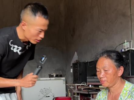 采访还得看我们村#农村采访 #搞笑