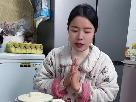 管不住嘴,又爱大吃大喝的赶紧试试火龙果煮香蕉,纯水果茶,没有副作用!老人孩子孕妇都可以喝#火龙果香蕉煮水 #养生茶保健茶