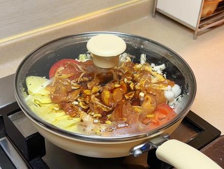 懒人饭菜一锅出,有肉有菜有主食#饭菜一锅出 #低脂低卡餐 #水油焖菜