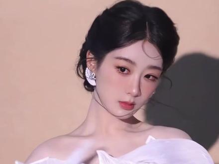 杨紫是微博之夜历史上首位三封微博Queen的演员#杨紫 #微博之夜 #国色芳华#爆剧女王杨紫 #权威