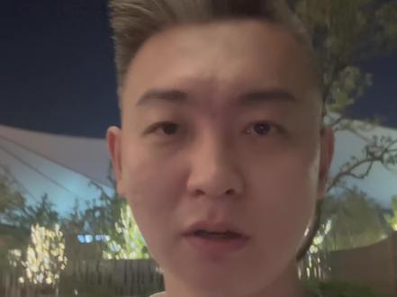 王力宏演唱会测评 王力宏上海演唱会测评
这真是今年去看之前最期待的演唱会了
在经历了杭州、苏州、上海三站抢票,被盾到连票的影子都看不到的情况下,终于还是打破了近两年来首次溢价买票的习惯,毕竟学生时代听的可都是二哥的歌啊!!!
歌单基本上就是bug般存在,二哥把出道以来的所有热歌几乎都唱了,首首都能大合唱
不过上海站的人声很小很虚,背景音和和声几乎盖过了二哥的声音,周日坐在二层的朋友也反馈人声小,应该不是位置问题
如果音响能调好一些,基本就是完美的演出,我心中现役男歌手live最强的三人就是陈奕迅、林俊杰、王力宏
大家如果能抢到票,一定要去看王力宏的演唱会!!!
#王力宏 #王力宏演唱会 #王力宏上海演唱会#我看演唱会就这么发