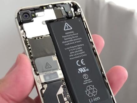 #iPhone4s 这么老的机器了?十四五年了。还想找个原装机?有没有早期用过原装4s的? 跟我一起回味一下。苹果4s又火起来了。