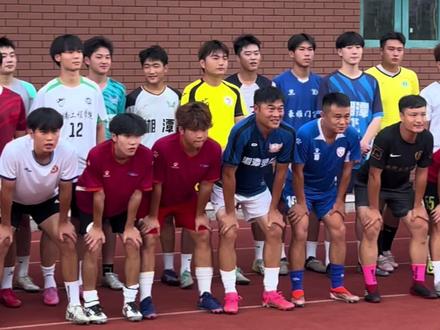 “湘超”湘潭集训队首训!目标很实在:多赢一场是一场。(全媒体记者:侯幼篁)#我爱湘潭我的家 #湘超联赛 #青少年足球