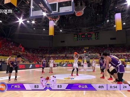 2026新规则下的粤BA篮球联赛今晚在广州天河体育中心正式开打,揭幕战由广州队坐阵主场迎战中山队,中山队全场落后,分差甚至一度落后超过8分,但中山队凭借强大的整体技术和联防,在最后几分钟疯狂追分并反超,最终击败广州队赢得开门红,比赛过程相当精彩!#粤BA揭幕战 #粤BA广州VS中山 #粤BA #篮球比赛精彩瞬间 #篮球赛事精彩集锦