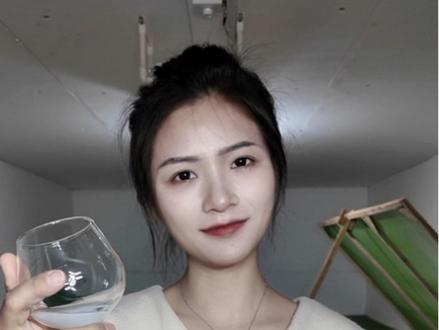 #热门 你们知道两斤的母五步蛇,捕食后的排毒量还能有多少吗?#五步蛇 #三农 #采蛇毒的小姑娘 #蛇毒