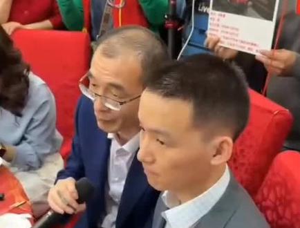 谢浩楠说养父母身体很好,网上说养父母不在了是假的