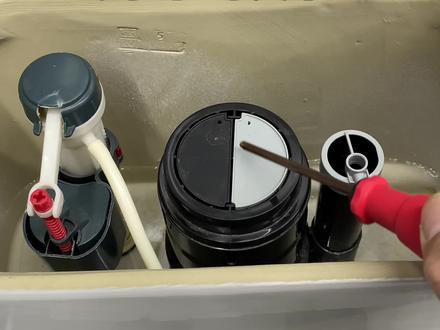 马桶水阀水位冲力调节教程,学会这一招,自己也能轻松调节#马桶水阀调节
