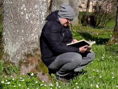 #让阅读成为一种习惯 #读书点亮人生知识改变命运呀 #书中自有黄金屋 #好书推荐 3分钟读一本书,今天带大家读《人间草木》。