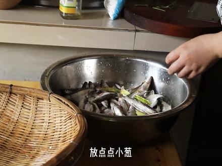 燕子做的刁子鱼火锅还不错,说句情话逗逗她#农村美食