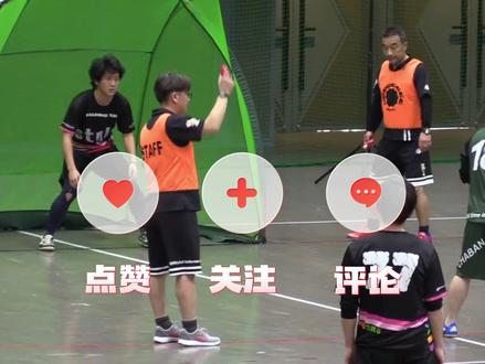 #躲避飞盘 #新玩法 可以罚点球的飞盘,你见过吗?飞盘趣味玩法—飞盘射门赛(goal dodge),躲避飞盘加上射门的组合,衍生出不一样的趣味 #乐此不疲