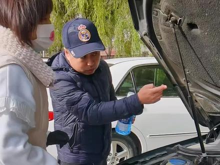 冬天来了 汽车玻璃水要用防冻的不然水箱会冻裂的#汽车维修#防冻液更换#司机@民哥优品店 @抖音小助手