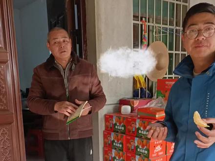 很多人说脐橙容易烂,脐橙下树后,放置个10-15天,等表皮的水分蒸发掉一些,表皮没那么湿的时候去套保鲜袋可以存放更久。
#脐橙#脐橙存放#江西#橙子#吉安