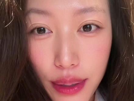 华为推出基于鸿蒙系统的小艺Claw,目前处于beta版本。从介绍来看,小艺Claw可以帮助用户处理文档编辑、写PPT、自动回复邮件等任务,支持多端协同,预设多种不同的人格。此前,华为小艺开放平台显示,其已新增OpenClaw模式