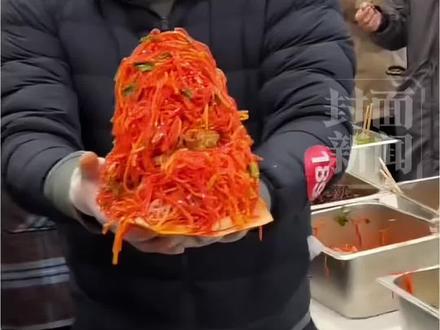 西安菜夹饼大赛冠军诞生!夹了3斤半胡萝卜丝全部吃完🥕 #菜夹馍大赛