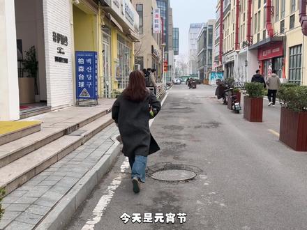 工作日竟然会有人排队等开门?生化危机9没想到还挺火爆 #Switch #ps #桌游 #电子榨菜 #vlgo