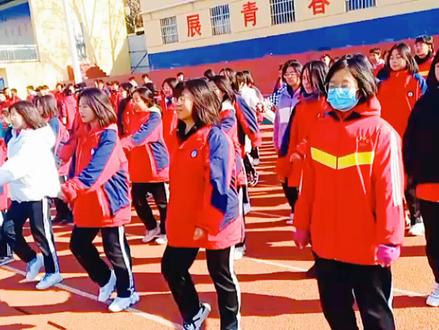 新安三高学生精彩的体育活动,感受一下青春校园的活力!#青春校园#疫情下的校园生活#正能量